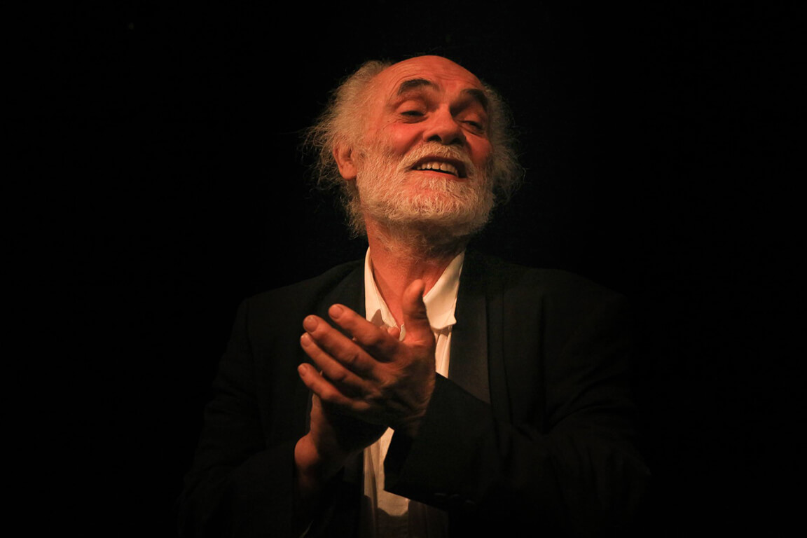 Φυγόκεντρος|Η 'Αφεση